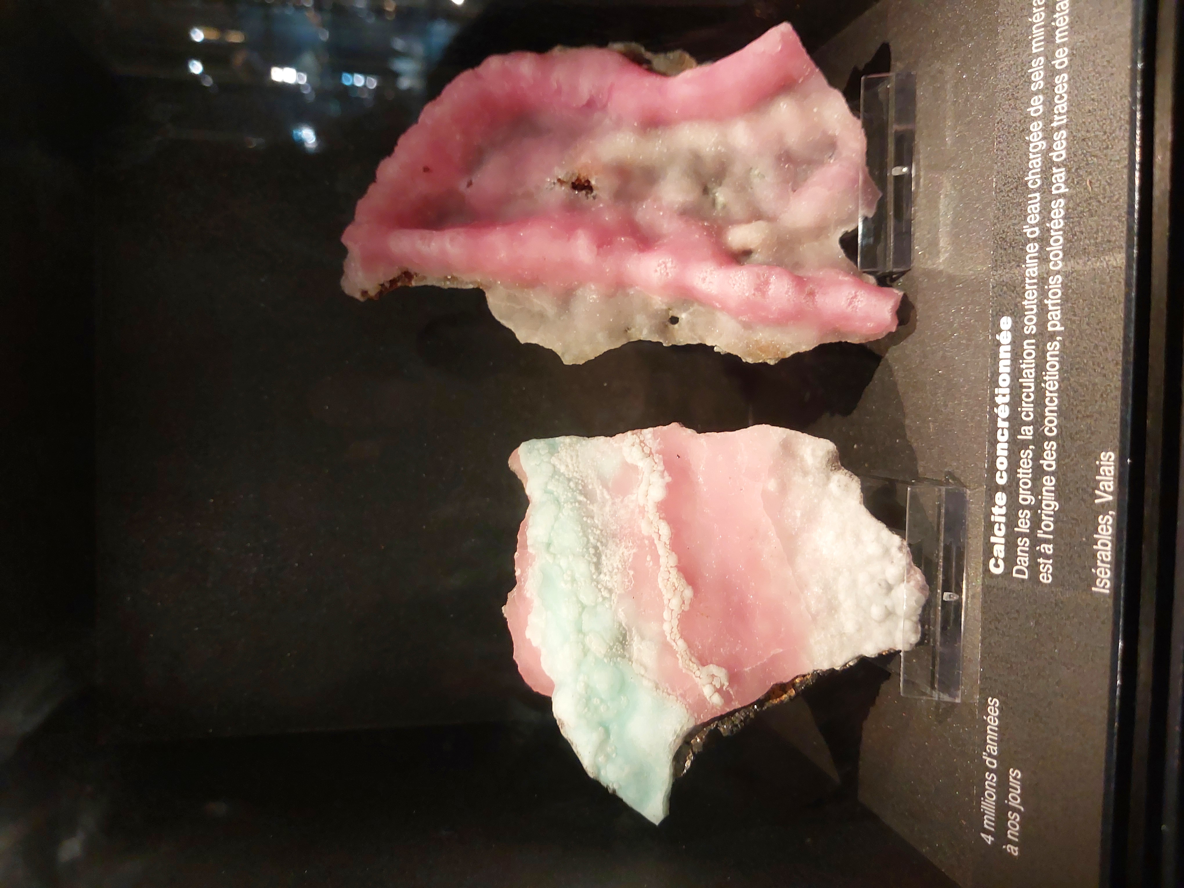 A pretty trans rock found in Lausanne
